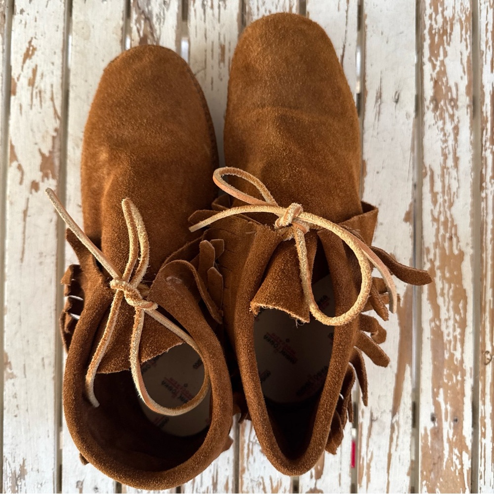 Vintage Minnetonka Tan Suede Moccasins - Picture 5 of 9